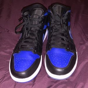 Jordan 1 Mid Hyper Royal